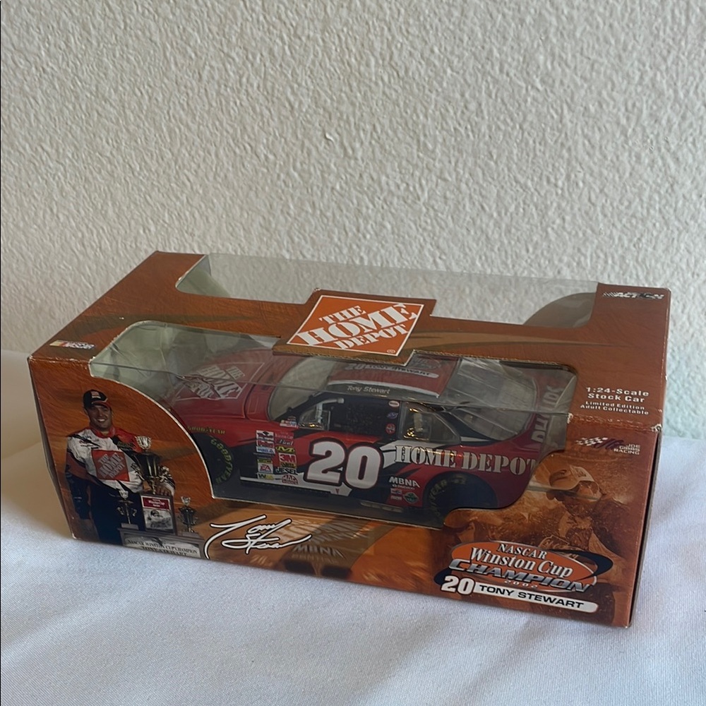 NASCAR 1:24 Tony Stewart Winston Cup Racing Collectible NIB!
